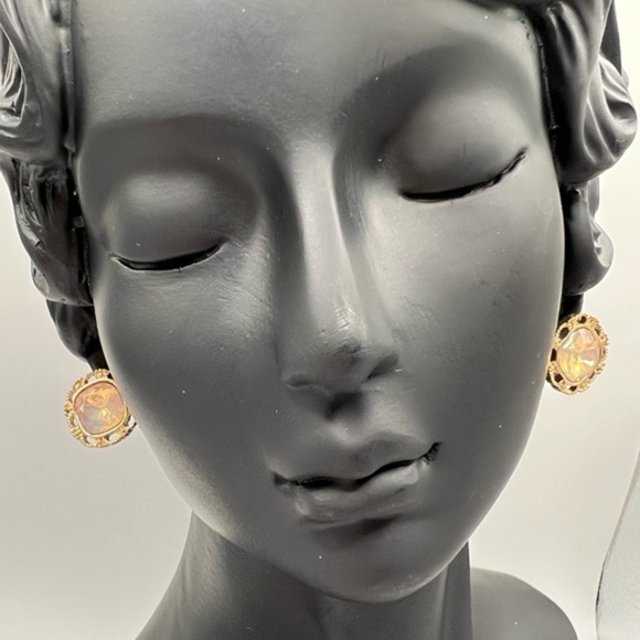 Elegant Swarovski Crystal and Gold Women's Earrings - Picture 1 of 8